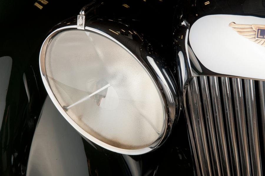 Детали экстерьера Lagonda LG6 Drophead Coupe 1938 года  (фото 15 из 21)